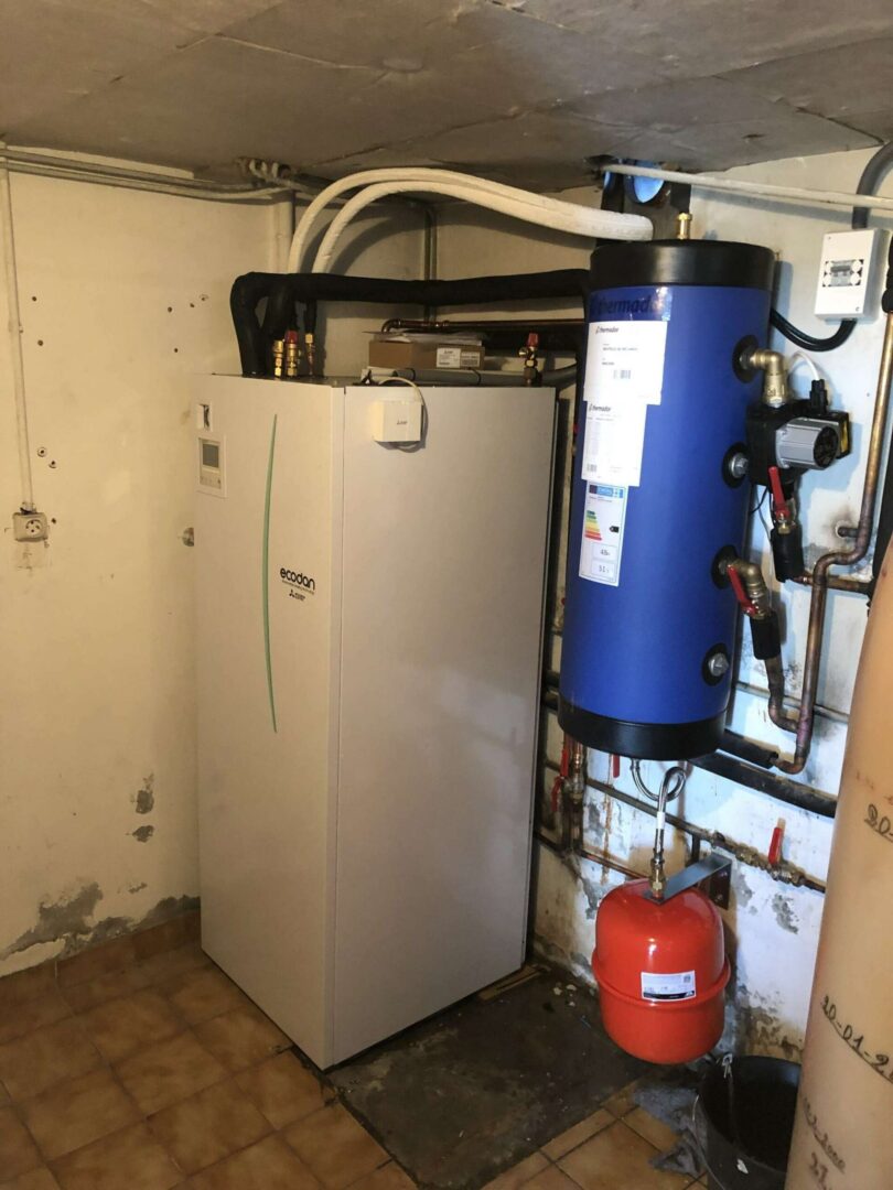Pompe à chaleur air/eau — PAC air/eau — module intérieur et ballon tampon, réalisation Protec Energy en Rhône-Alpes